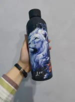 زجاجة مياه حرارية ليون بوتل بحجم 500 مل باللون الأسود المطفي ومطبوعة بتقنية UV 3D المجسمة بتصميم وجه أسد أزرق من Quorvella.